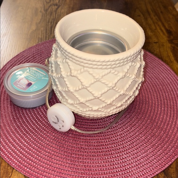 Yankee Candle Scenterpiece Cream Textured Wax Warmer. USED ONCE - Picture 1 of 4
